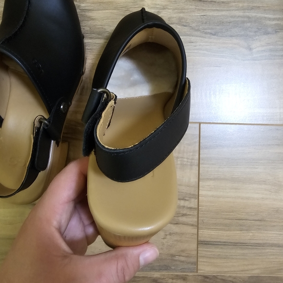 UGG Lanni clog, black, size US 8 - Picture 8 of 12